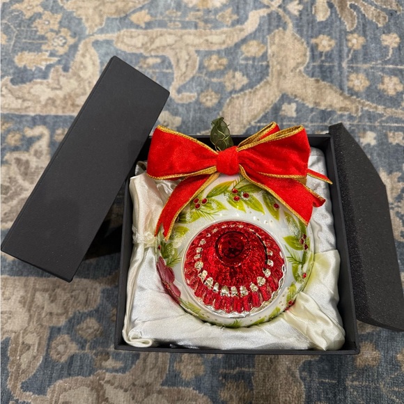 Frontgate Other - Frontgate Elegant Red and Gold Holiday Ornament with velvet wired bow